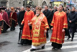 Багатотисячна процесія, під час якої несли 80-кг хрест пройшла вулицями Тернополя.(ФОТО,ВІДЕО)